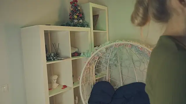 Snapshot of FlairCunard chatting on January 2025 12:00:02 AM FlairCunard online show from January 2025 12:00:02 AM