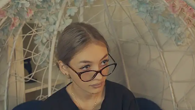 Snapshot of FlairCunard chatting on January 2025 02:46:01 PM FlairCunard online show from January 2025 02:46:01 PM