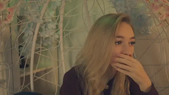 Snapshot of FlairCunard chatting on January 2025 02:41:01 PM FlairCunard online show from January 2025 02:41:01 PM