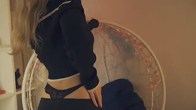 Snapshot of FlairCunard chatting on January 2025 05:40:01 PM FlairCunard online show from January 2025 05:40:01 PM