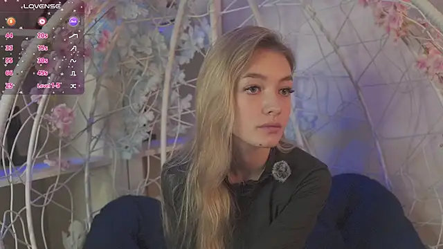 Snapshot of FlairCunard chatting on February 2025 06:33:01 PM FlairCunard online show from February 2025 06:33:01 PM