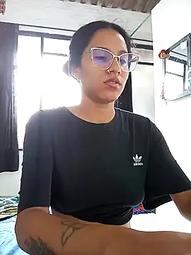 Karii-R online show from October 2025 04:19:01 PM