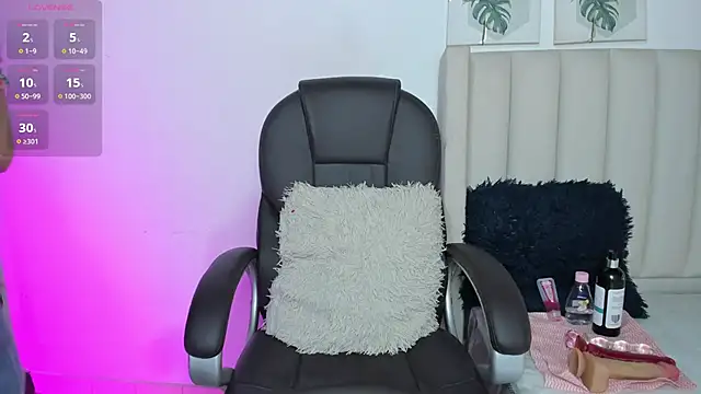 Snapshot of Marian_Boobs chatting on December 2025 07:12:02 PM Marian Boobs online show from December 2025 07:12:02 PM