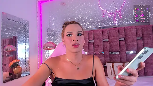 Snapshot of KylieVictoria chatting on November 2025 04:56:01 AM KylieVictoria online show from November 2025 04:56:01 AM