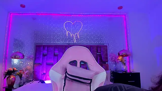 Snapshot of KylieVictoria chatting on November 2025 04:16:01 AM KylieVictoria online show from November 2025 04:16:01 AM