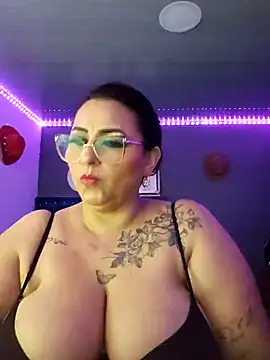 Snapshot of Ivonnee__ chatting on December 2024 06:36:01 AM Ivonnee   online show from December 2024 06:36:01 AM