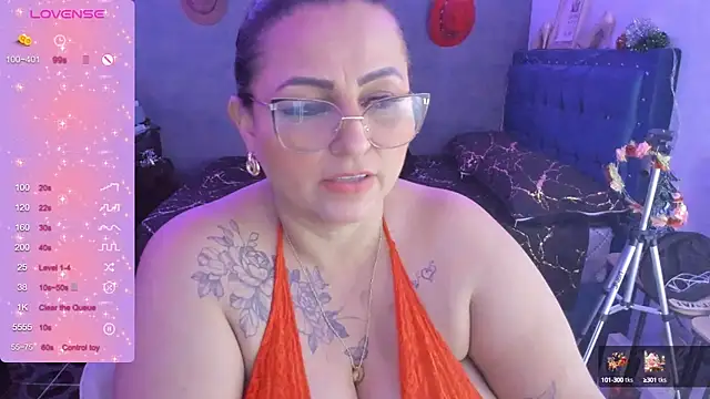 Snapshot of Ivonnee__ chatting on December 2024 11:33:01 AM Ivonnee   online show from December 2024 11:33:01 AM