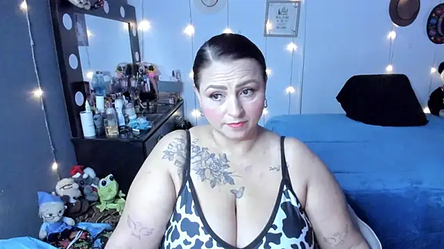 Snapshot of Ivonnee__ chatting on October 2025 10:49:02 AM Ivonnee   online show from October 2025 10:49:02 AM