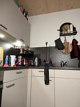 Izzy Inked online show from November 2025 02:49:01 PM