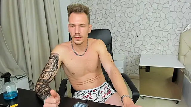 MateoBenjaminX online show from December 2024 08:04:02 PM