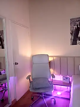 Snapshot of DaniRousse chatting on February 2025 03:53:02 PM DaniRousse online show from February 2025 03:53:02 PM