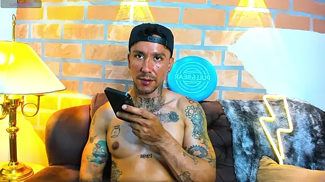 Snapshot of Dylanstonne chatting on March 2025 08:41:02 PM Dylanstonne online show from March 2025 08:41:02 PM