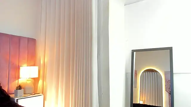 Aleja arango1 online show from February 2025 06:55:01 PM