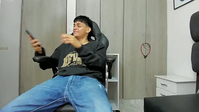 Yef Thin online show from February 2025 04:04:01 AM