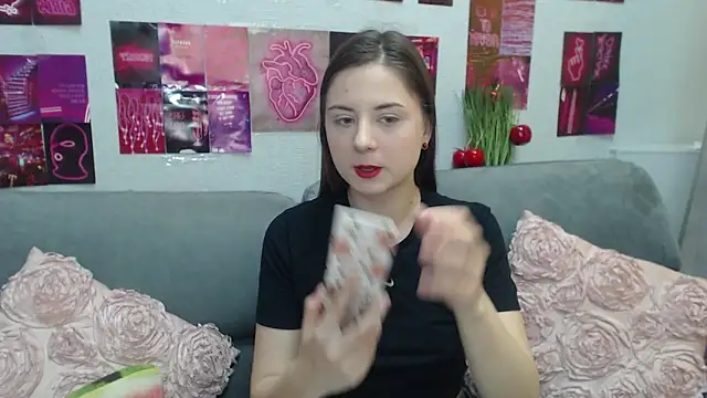 Snapshot of MilanaRoza chatting on April 2026 05:05:01 AM MilanaRoza online show from April 2026 05:05:01 AM