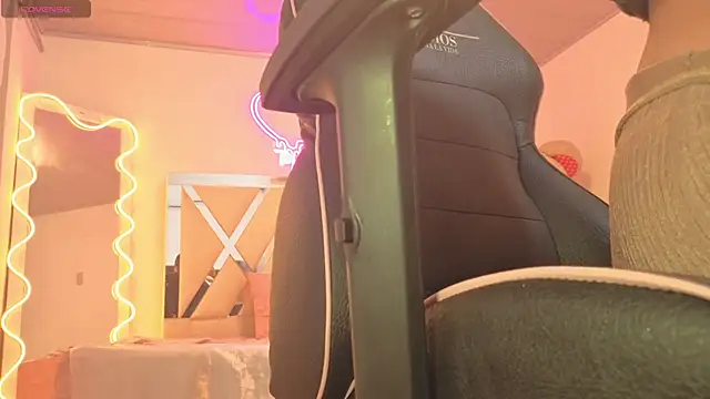 Laylafoxy tay online show from October 2025 03:25:01 AM