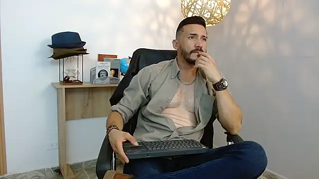 Snapshot of Reiko_85_ chatting on February 2025 07:41:01 PM Reiko 85 online show from February 2025 07:41:01 PM