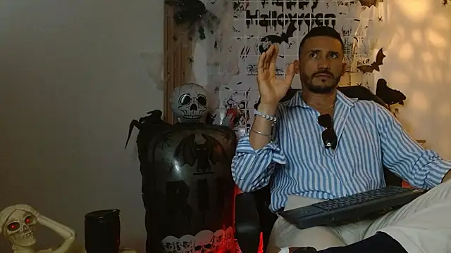 Snapshot of Reiko_85_ chatting on October 2025 07:45:02 PM Reiko 85 online show from October 2025 07:45:02 PM