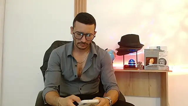 Snapshot of Reiko_85_ chatting on November 2025 07:45:02 PM Reiko 85 online show from November 2025 07:45:02 PM