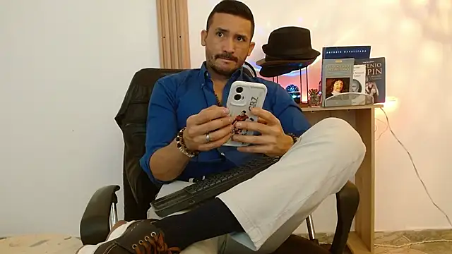 Snapshot of Reiko_85_ chatting on November 2025 03:01:02 PM Reiko 85 online show from November 2025 03:01:02 PM