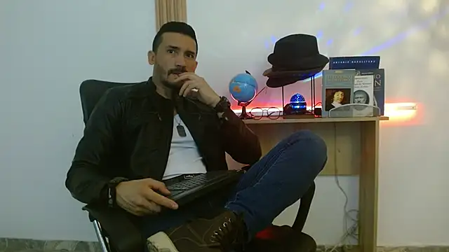 Snapshot of Reiko_85_ chatting on November 2025 02:46:01 PM Reiko 85 online show from November 2025 02:46:01 PM