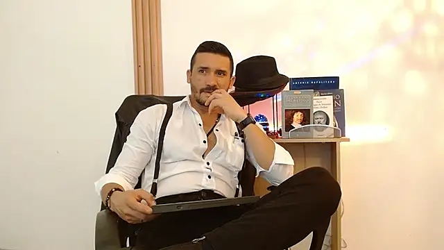 Snapshot of Reiko_85_ chatting on November 2025 07:19:02 PM Reiko 85 online show from November 2025 07:19:02 PM