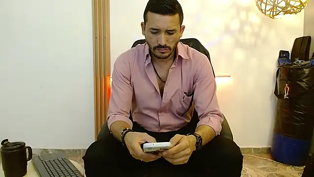 Snapshot of Reiko_85_ chatting on November 2025 07:36:03 PM Reiko 85 online show from November 2025 07:36:03 PM