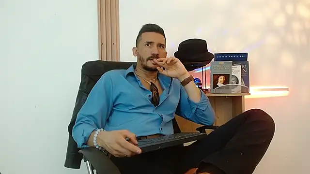 Snapshot of Reiko_85_ chatting on November 2025 02:52:02 PM Reiko 85 online show from November 2025 02:52:02 PM