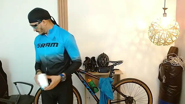 Snapshot of Reiko_85_ chatting on November 2025 02:31:02 PM Reiko 85 online show from November 2025 02:31:02 PM