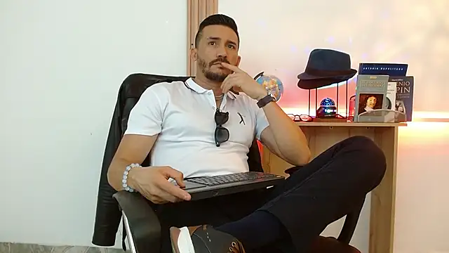 Snapshot of Reiko_85_ chatting on November 2025 07:28:01 PM Reiko 85 online show from November 2025 07:28:01 PM