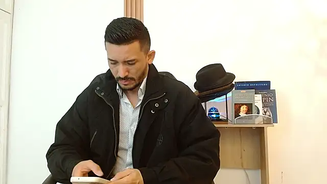 Snapshot of Reiko_85_ chatting on November 2025 02:43:02 PM Reiko 85 online show from November 2025 02:43:02 PM