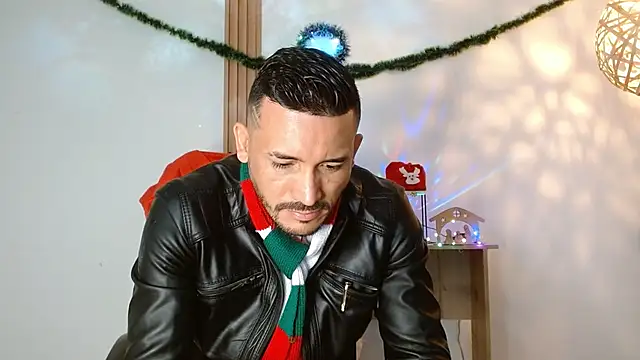 Snapshot of Reiko_85_ chatting on December 2025 03:18:02 PM Reiko 85 online show from December 2025 03:18:02 PM