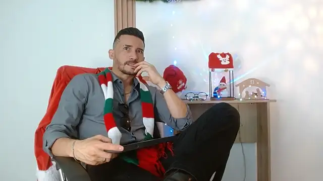 Snapshot of Reiko_85_ chatting on December 2025 02:48:01 PM Reiko 85 online show from December 2025 02:48:01 PM