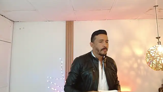 Snapshot of Reiko_85_ chatting on January 2026 02:31:01 PM Reiko 85 online show from January 2026 02:31:01 PM