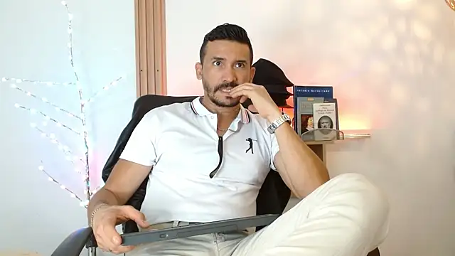 Snapshot of Reiko_85_ chatting on January 2026 02:55:01 PM Reiko 85 online show from January 2026 02:55:01 PM