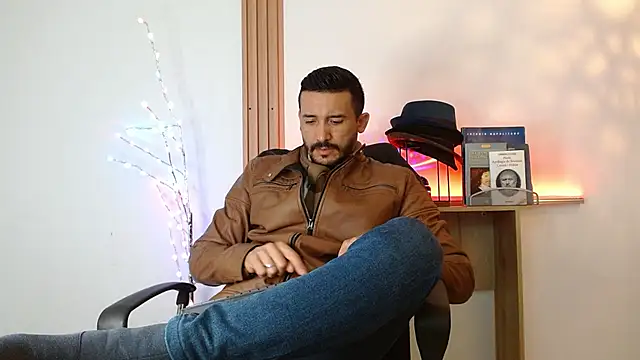 Snapshot of Reiko_85_ chatting on January 2026 02:33:02 PM Reiko 85 online show from January 2026 02:33:02 PM