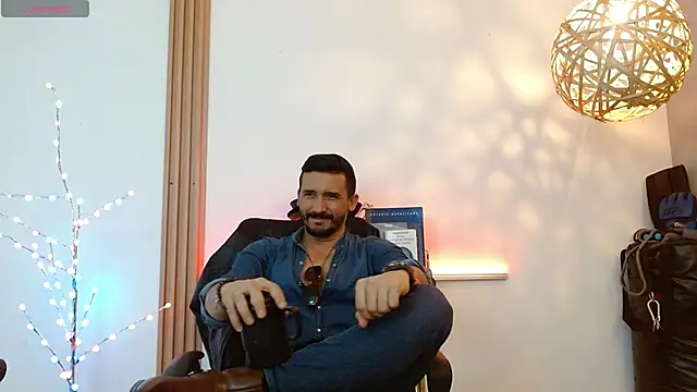 Snapshot of Reiko_85_ chatting on January 2026 07:28:02 PM Reiko 85 online show from January 2026 07:28:02 PM