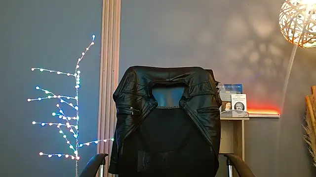 Snapshot of Reiko_85_ chatting on February 2026 02:33:01 PM Reiko 85 online show from February 2026 02:33:01 PM