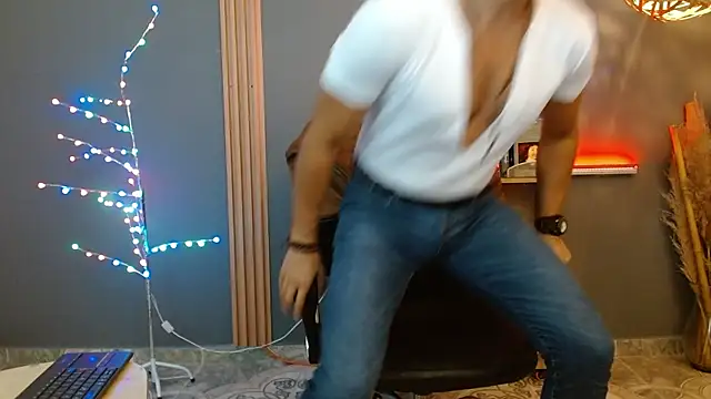 Snapshot of Reiko_85_ chatting on February 2026 07:28:01 PM Reiko 85 online show from February 2026 07:28:01 PM