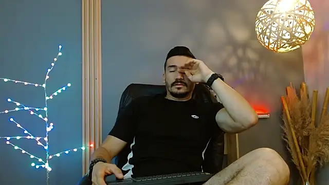 Snapshot of Reiko_85_ chatting on February 2026 03:04:01 PM Reiko 85 online show from February 2026 03:04:01 PM