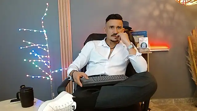 Snapshot of Reiko_85_ chatting on February 2026 06:12:01 PM Reiko 85 online show from February 2026 06:12:01 PM