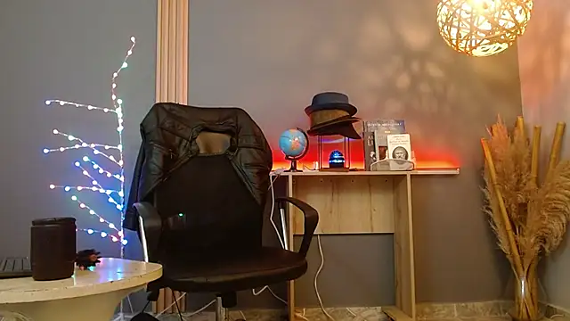 Snapshot of Reiko_85_ chatting on February 2026 02:33:01 PM Reiko 85 online show from February 2026 02:33:01 PM