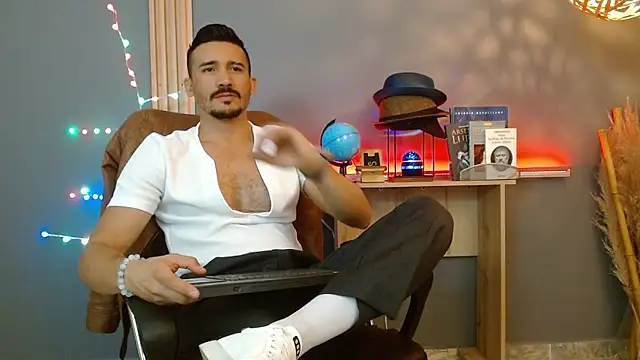 Snapshot of Reiko_85_ chatting on February 2026 02:39:02 PM Reiko 85 online show from February 2026 02:39:02 PM