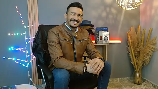 Snapshot of Reiko_85_ chatting on February 2026 07:15:02 PM Reiko 85 online show from February 2026 07:15:02 PM