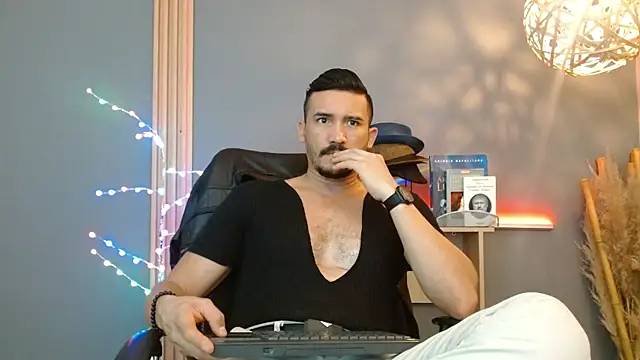 Snapshot of Reiko_85_ chatting on February 2026 03:54:02 PM Reiko 85 online show from February 2026 03:54:02 PM