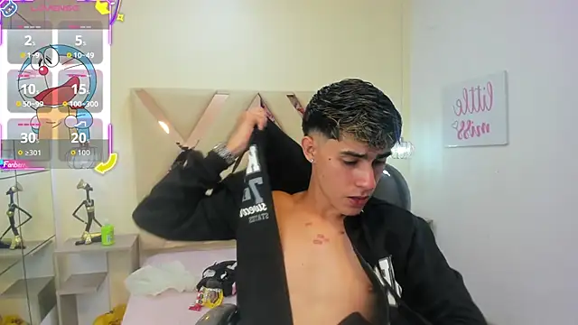 Dyla n18 online show from September 2025 09:52:02 PM