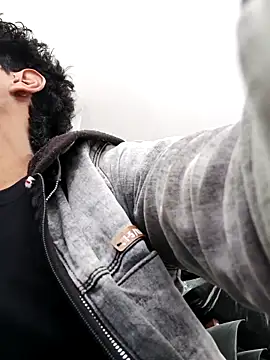 Snapshot of alexander32r chatting on September 2025 06:08:02 PM alexander32r online show from September 2025 06:08:02 PM