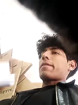 Snapshot of alexander32r chatting on September 2025 04:09:05 PM alexander32r online show from September 2025 04:09:05 PM