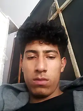 Snapshot of alexander32r chatting on November 2025 09:05:02 PM alexander32r online show from November 2025 09:05:02 PM