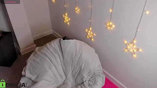 Jennifer Wadee online show from December 2025 11:53:01 PM